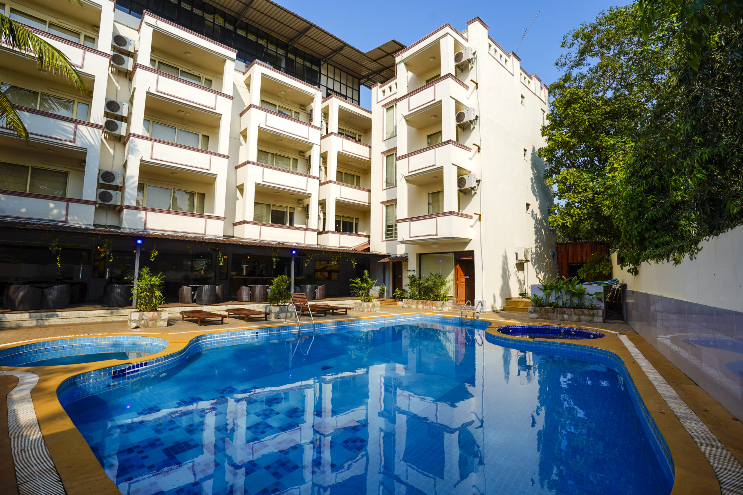 Meraden La Oasis, Anjuna